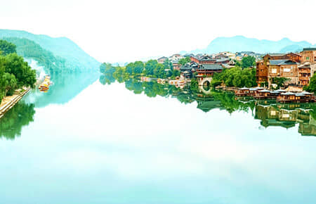 纯净梵净山-梵净山、镇远古镇、黄果树大瀑布、荔波小七孔、 西江千户苗寨、甲秀楼、多彩贵州风双飞6日游